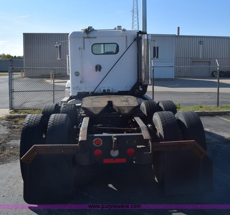 image for item K1189 2002 Freightliner FLD120 semi truck