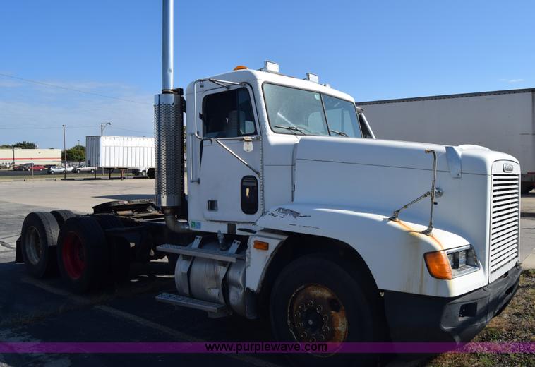 image for item K1189 2002 Freightliner FLD120 semi truck