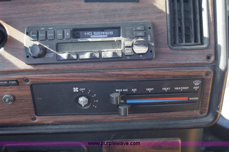 image for item K1189 2002 Freightliner FLD120 semi truck