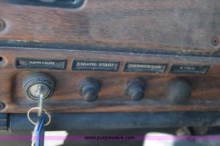 image for item K1189 2002 Freightliner FLD120 semi truck