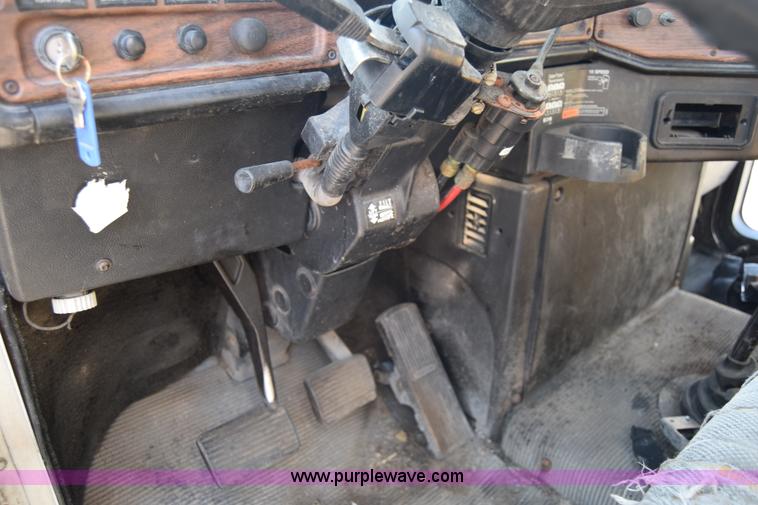 image for item K1189 2002 Freightliner FLD120 semi truck