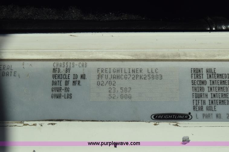 image for item K1189 2002 Freightliner FLD120 semi truck