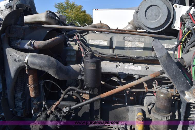 image for item K1189 2002 Freightliner FLD120 semi truck