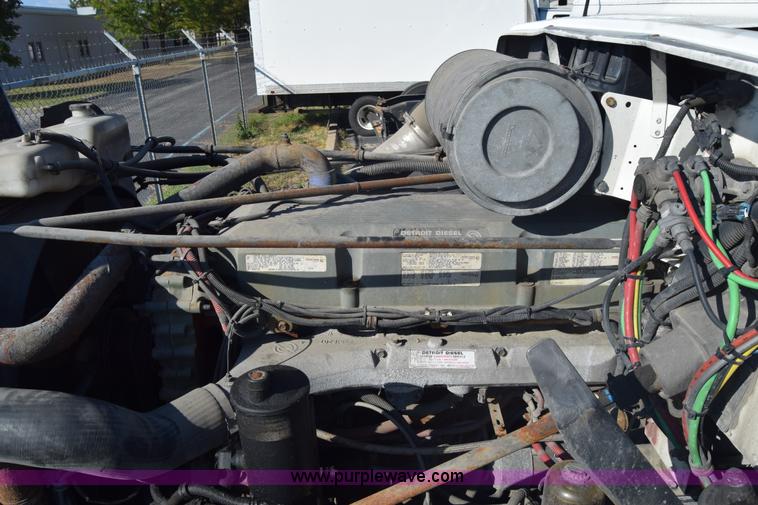 image for item K1189 2002 Freightliner FLD120 semi truck