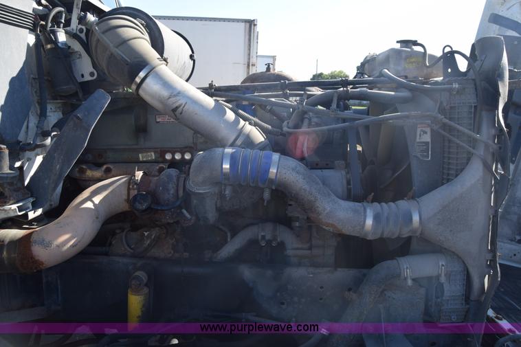 image for item K1189 2002 Freightliner FLD120 semi truck