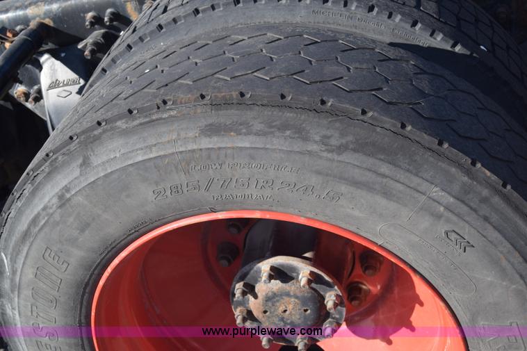 image for item K1189 2002 Freightliner FLD120 semi truck