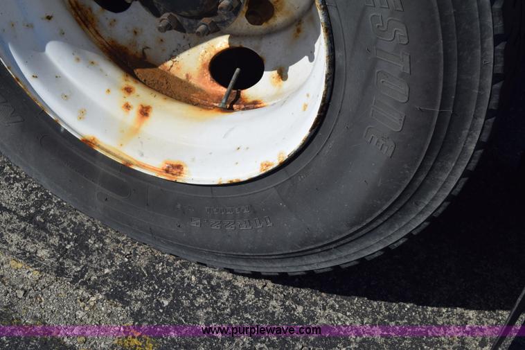 image for item K1189 2002 Freightliner FLD120 semi truck