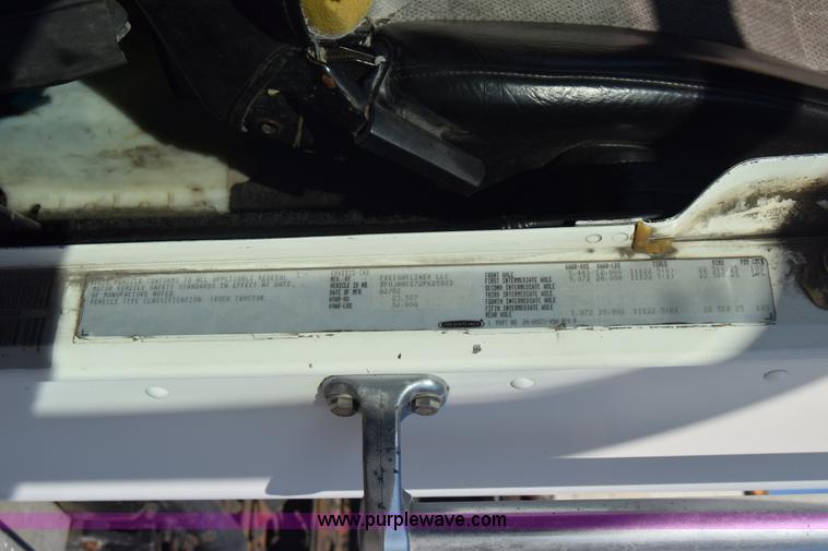 image for item K1189 2002 Freightliner FLD120 semi truck