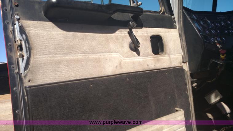 image for item K1235 1996 Peterbilt 379 semi truck