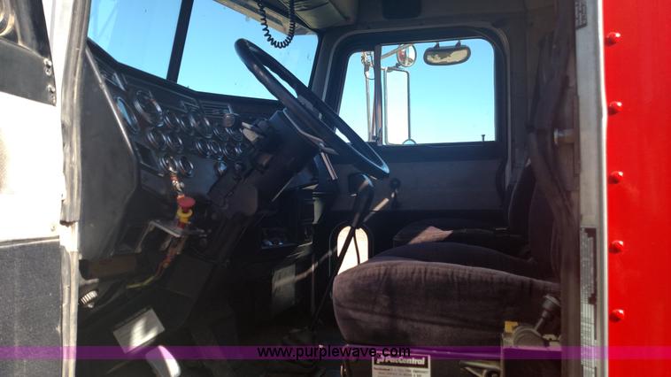 image for item K1235 1996 Peterbilt 379 semi truck