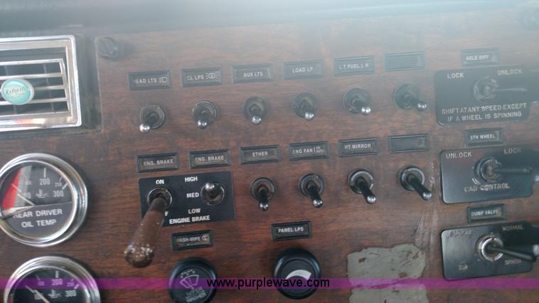 image for item K1235 1996 Peterbilt 379 semi truck
