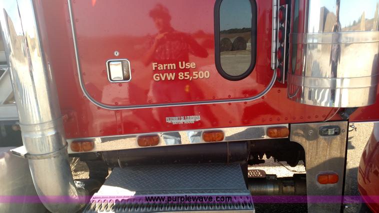 image for item K1235 1996 Peterbilt 379 semi truck