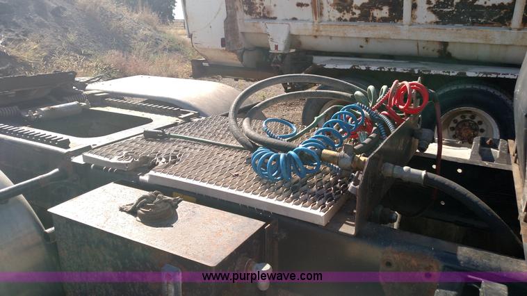 image for item K1235 1996 Peterbilt 379 semi truck