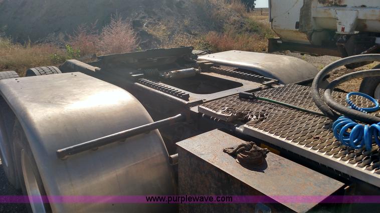 image for item K1235 1996 Peterbilt 379 semi truck