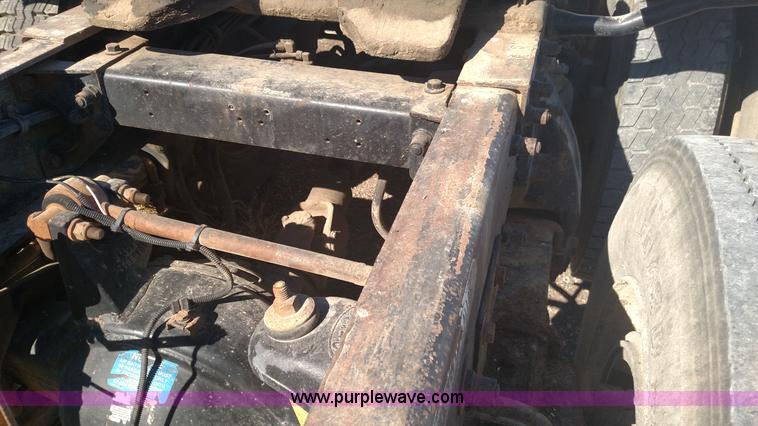 image for item K1235 1996 Peterbilt 379 semi truck