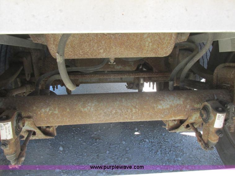 image for item K2195 1993 Wilson PSDCL-302 livestock trailer