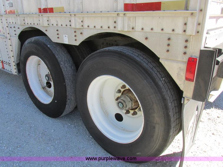 image for item K2195 1993 Wilson PSDCL-302 livestock trailer