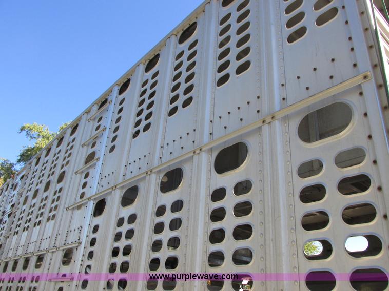 image for item K2195 1993 Wilson PSDCL-302 livestock trailer