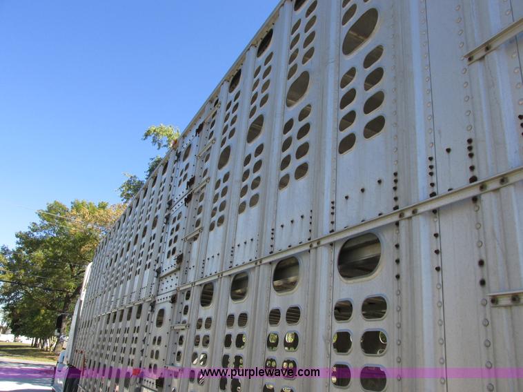 image for item K2195 1993 Wilson PSDCL-302 livestock trailer