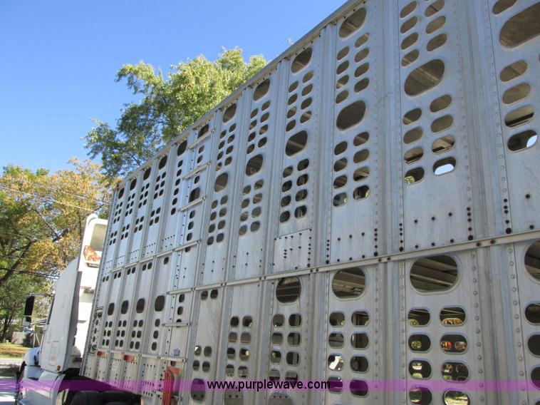 image for item K2195 1993 Wilson PSDCL-302 livestock trailer