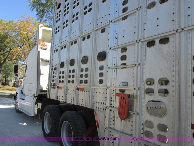 image for item K2195 1993 Wilson PSDCL-302 livestock trailer