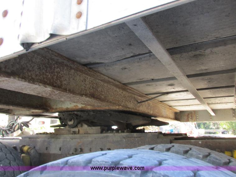 image for item K2195 1993 Wilson PSDCL-302 livestock trailer