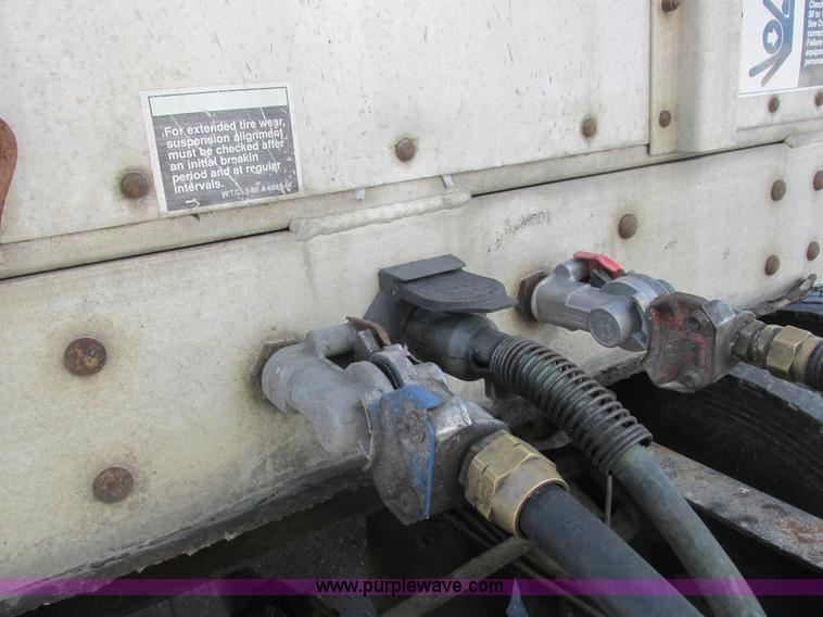 image for item K2195 1993 Wilson PSDCL-302 livestock trailer