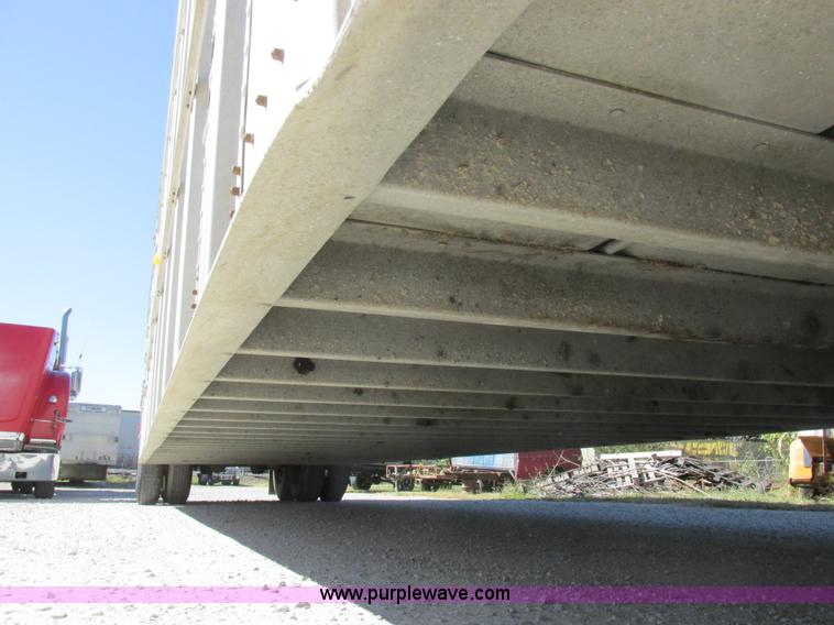 image for item K2195 1993 Wilson PSDCL-302 livestock trailer