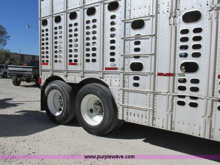 image for item K2195 1993 Wilson PSDCL-302 livestock trailer