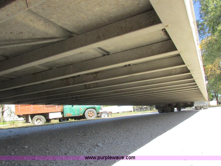 image for item K2195 1993 Wilson PSDCL-302 livestock trailer