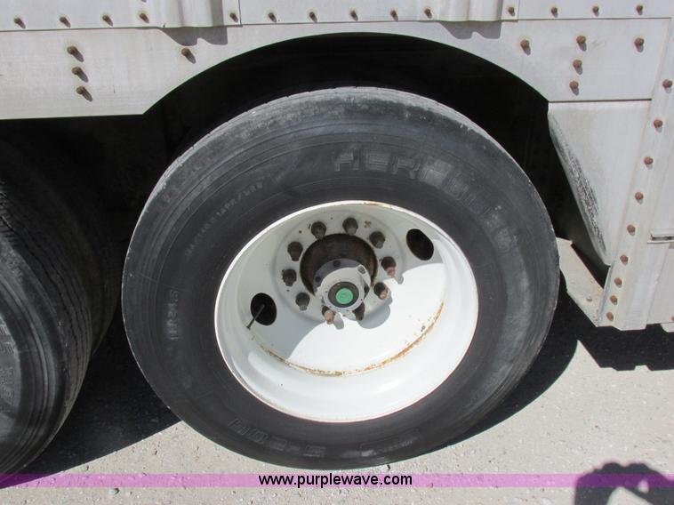 image for item K2195 1993 Wilson PSDCL-302 livestock trailer