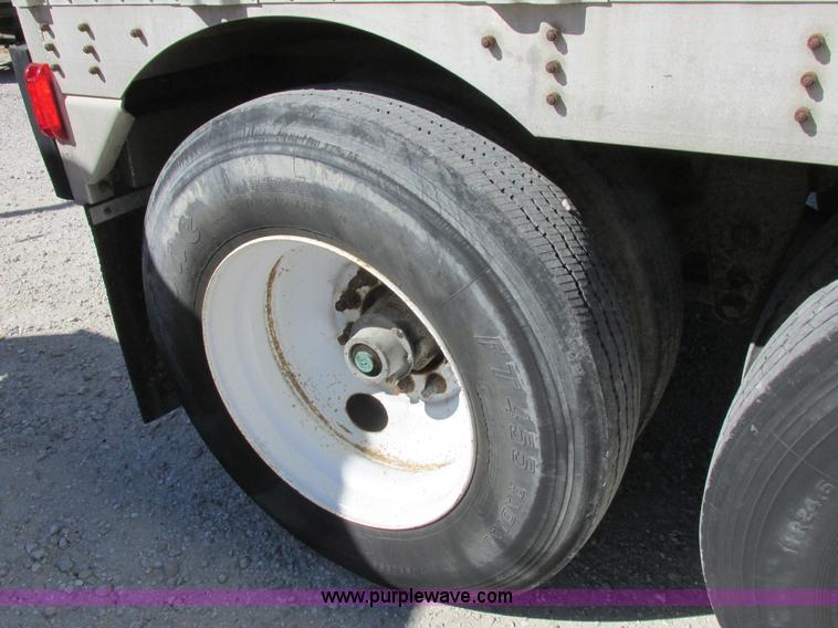 image for item K2195 1993 Wilson PSDCL-302 livestock trailer