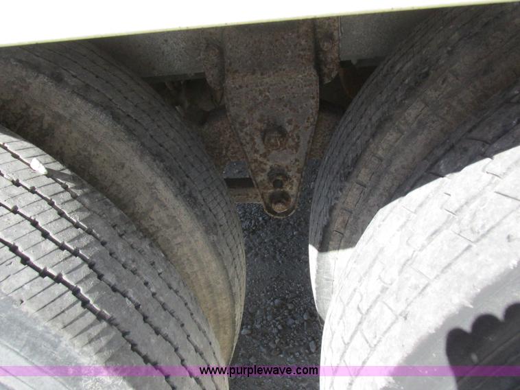 image for item K2195 1993 Wilson PSDCL-302 livestock trailer