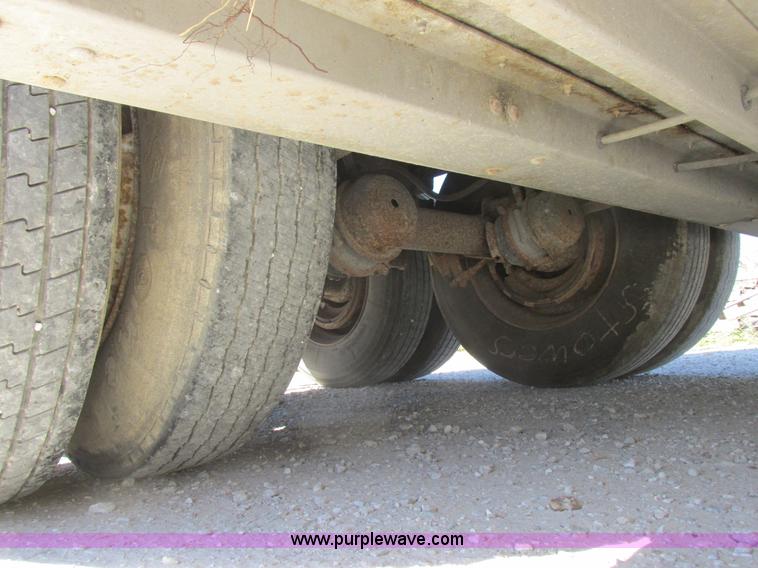 image for item K2195 1993 Wilson PSDCL-302 livestock trailer