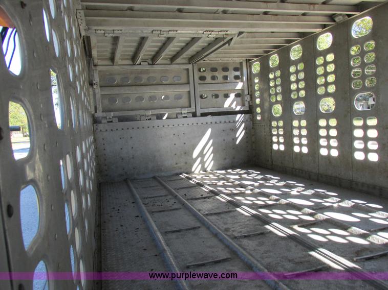 image for item K2195 1993 Wilson PSDCL-302 livestock trailer