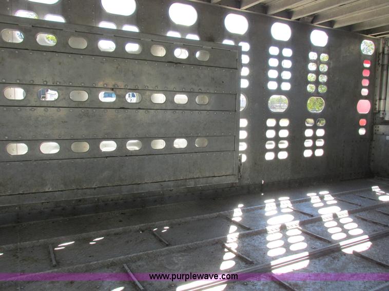 image for item K2195 1993 Wilson PSDCL-302 livestock trailer