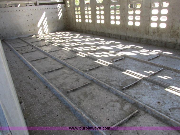 image for item K2195 1993 Wilson PSDCL-302 livestock trailer