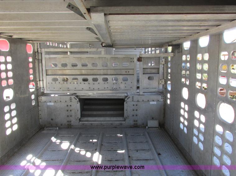 image for item K2195 1993 Wilson PSDCL-302 livestock trailer