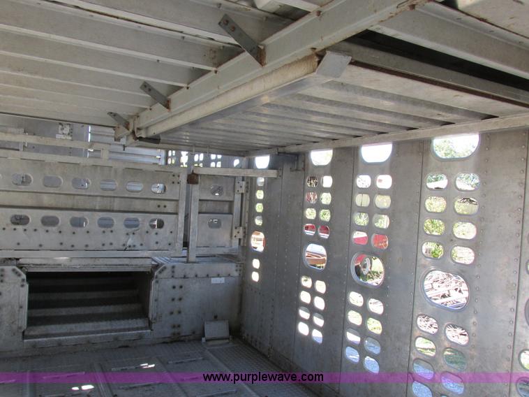 image for item K2195 1993 Wilson PSDCL-302 livestock trailer