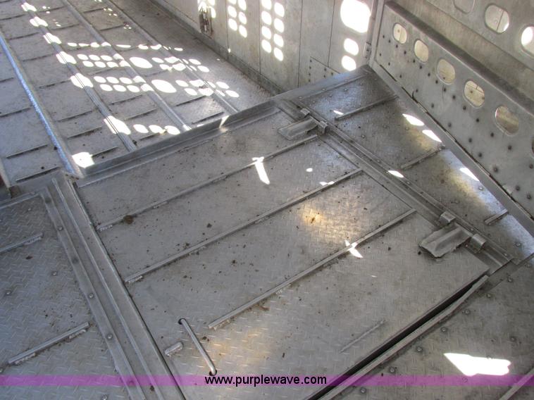 image for item K2195 1993 Wilson PSDCL-302 livestock trailer