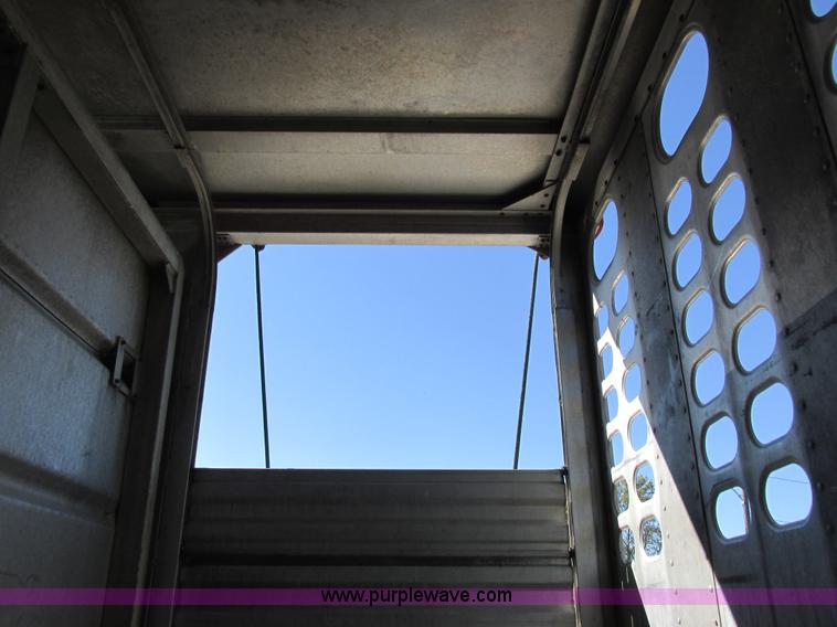 image for item K2195 1993 Wilson PSDCL-302 livestock trailer