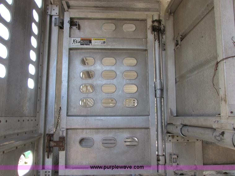 image for item K2195 1993 Wilson PSDCL-302 livestock trailer