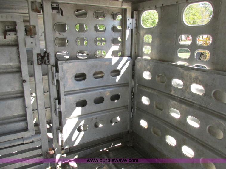 image for item K2195 1993 Wilson PSDCL-302 livestock trailer