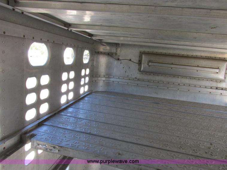 image for item K2195 1993 Wilson PSDCL-302 livestock trailer