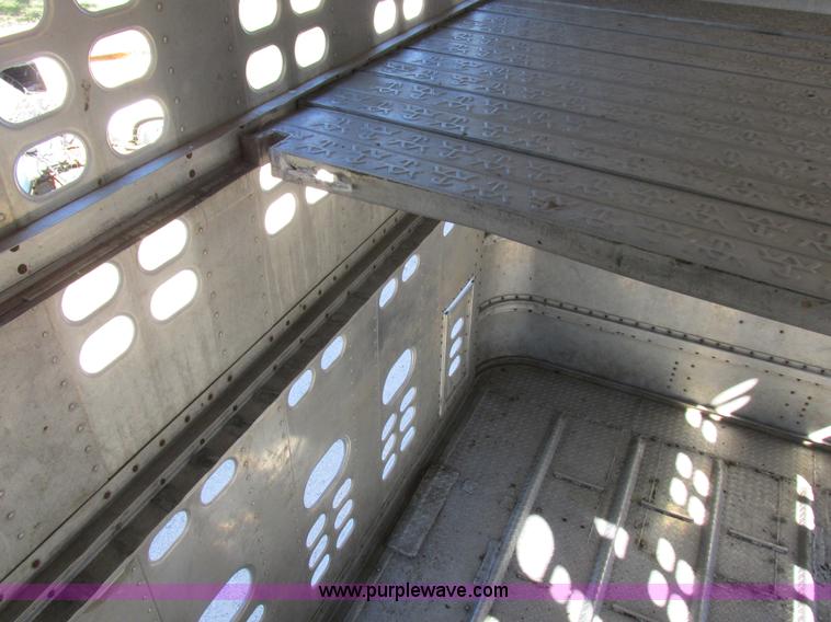 image for item K2195 1993 Wilson PSDCL-302 livestock trailer