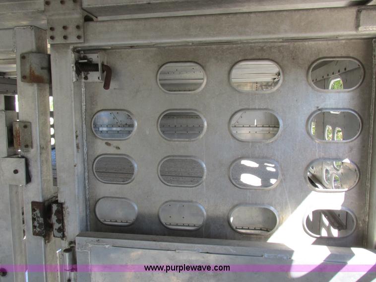 image for item K2195 1993 Wilson PSDCL-302 livestock trailer