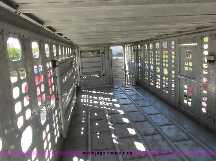 image for item K2195 1993 Wilson PSDCL-302 livestock trailer