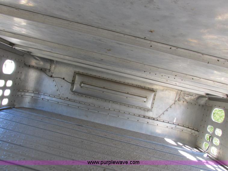 image for item K2195 1993 Wilson PSDCL-302 livestock trailer