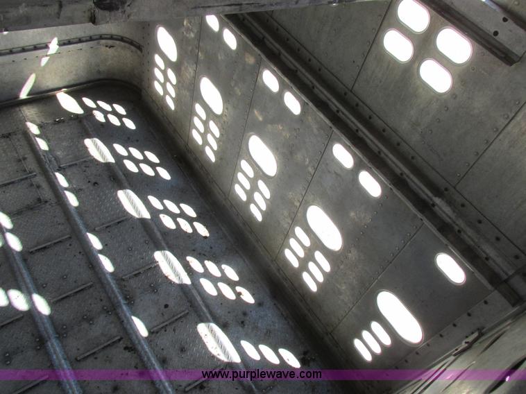 image for item K2195 1993 Wilson PSDCL-302 livestock trailer