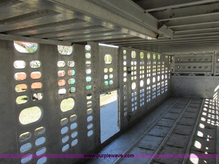 image for item K2195 1993 Wilson PSDCL-302 livestock trailer